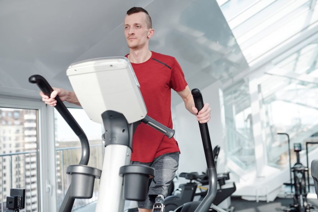 Vélo elliptique haut de gamme avec console connectée
